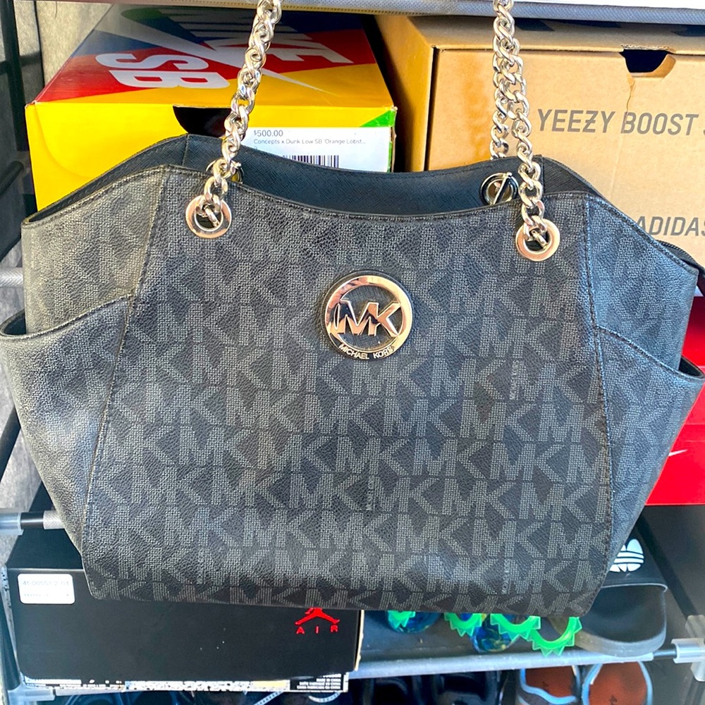 Used/great condition Michael kors brand shoulder bag, chain straps.